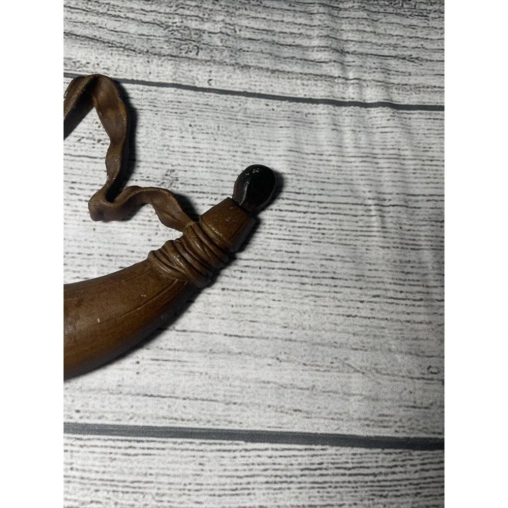 Vintage Sexton MetalbWall Hung Powder Horn